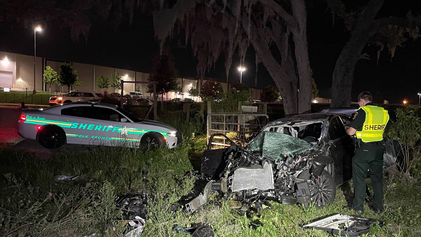 Jacksonville mother killed, two children among 3 injured in Davenport crash, police report