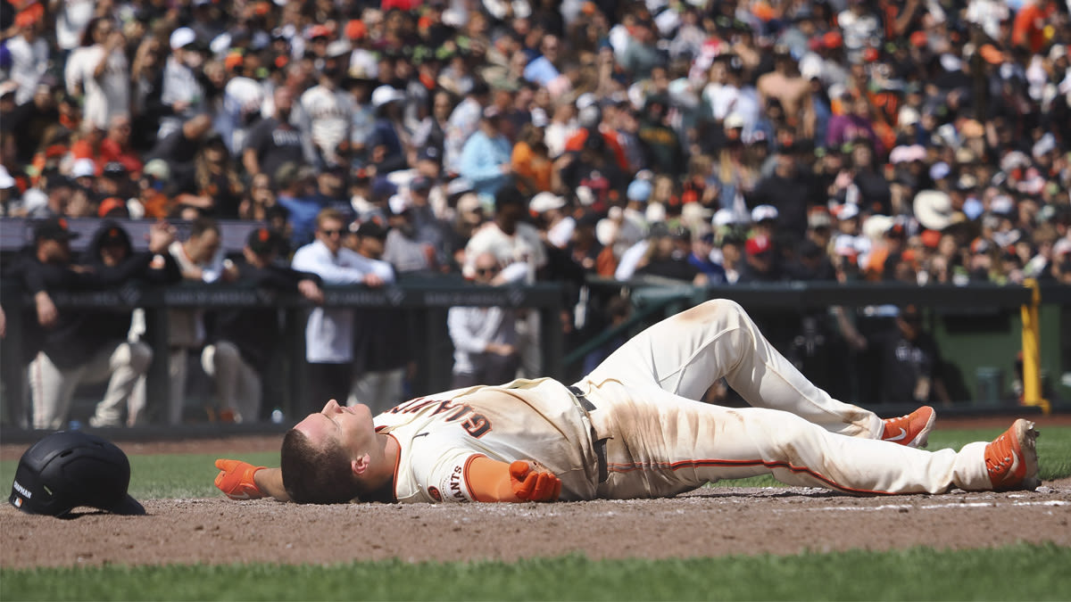 Giants' baserunning blunders costly on crucial day in playoff race