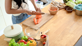 Elle tue son petit-ami et tente de servir sa tête bouillie à manger à ses enfants