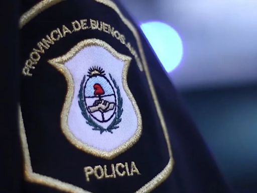 Un comisario de la Policía Bonaerense fue baleado por tres ladrones que intentaron robarle el auto