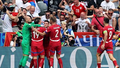 Jovic salva un empate de fe para Serbia (1-1)