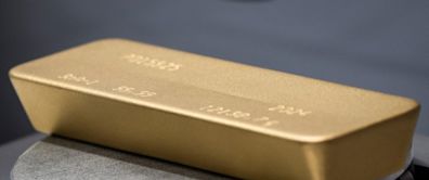 Gold slips 1% as large rate-cut hopes dim after US CPI data