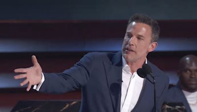 Fans savage Ben Affleck after his surprise appearance at Tom Brady's outrageous Netflix Roast: 'What's happened to his face?'