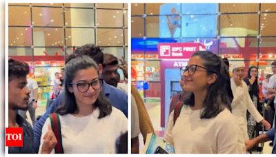 Rashmika Mandanna gets mobbed by fans, handles it with grace | Hindi Movie News - Times of India