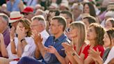 Sánchez llega al mitin del PSOE en Benalmádena acompañado de su mujer, Begoña Gómez