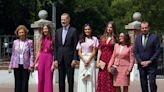 La infanta Sofía recibe la confirmación arropada por sus padres, su hermana y tres de sus abuelos