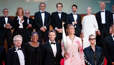El fuego olímpico iluminó la alfombra roja del Festival de Cannes