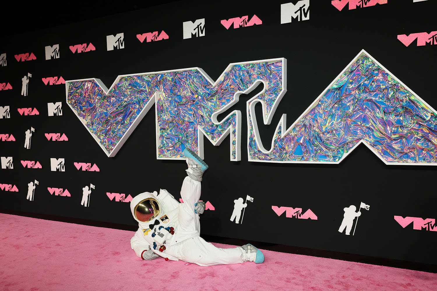 How retailers and media companies are teaming up to bring live shopping to the 2024 VMAs