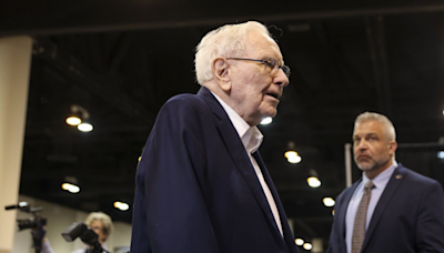 Warren Buffett talks about business, his age and Charlie Munger at Berkshire Hathaway meeting in Omaha