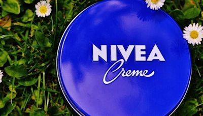 Cuidado: esto es lo que nadie dice sobre la crema Nivea y todo el mundo debería saber