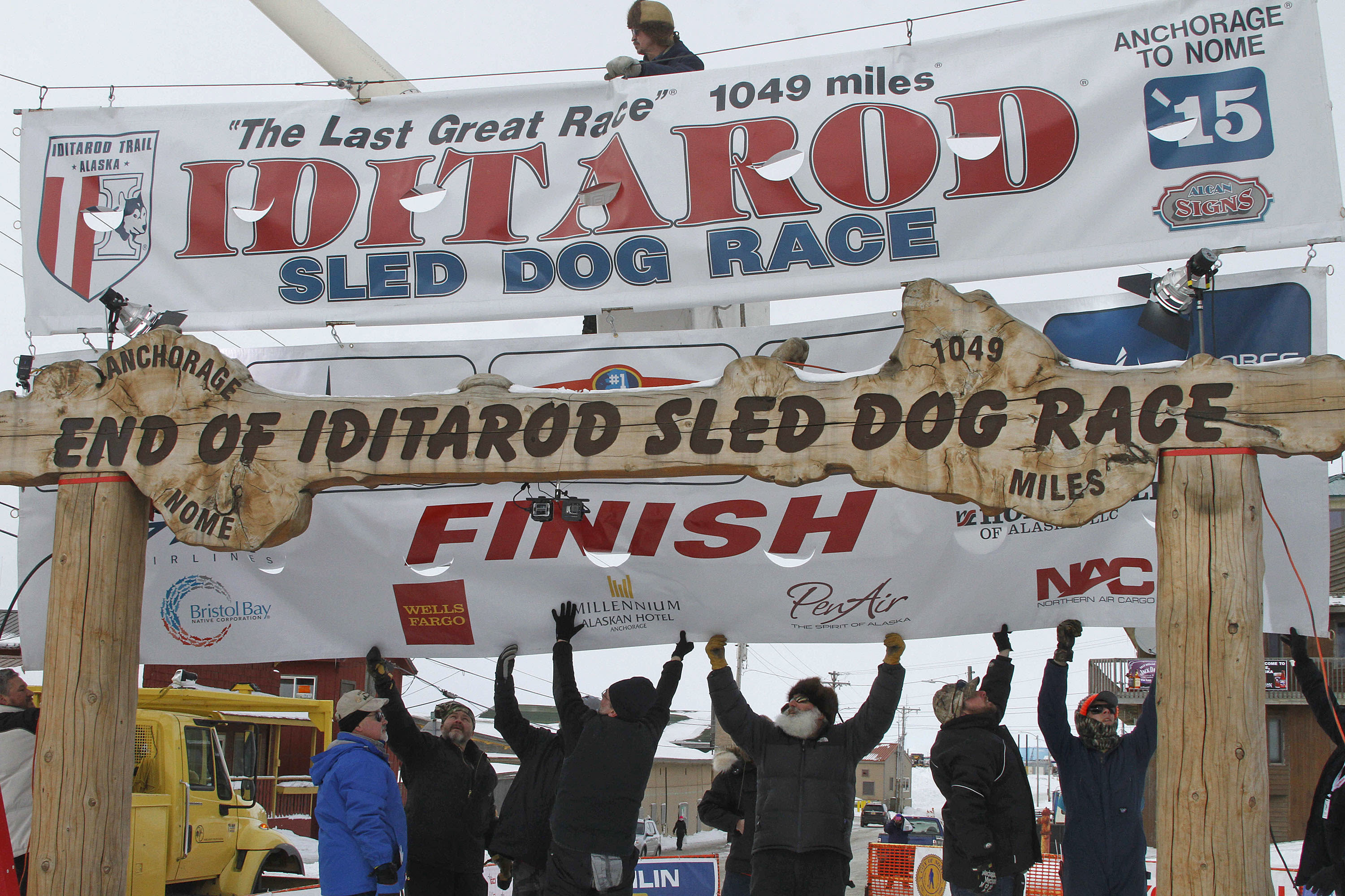 Iditarod says new burled arch will be in place for '25 race after current finish line arch collapses