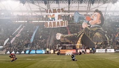 Juan Gabriel: LAFC celebra el mes de la diversidad con tifo del cantante mexicano