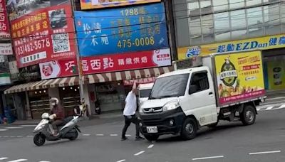 桃園男大馬路上隨機攔車！再祭「超派鐵拳」 警到場才知是這原因｜壹蘋新聞網