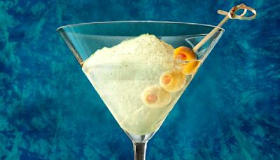Frozen Martinis Are The Mixologist-Approved Cocktails To Cool Off With This Summer