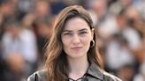 Anamaria Vartolomei em Cannes com 'Maria': 'Se a nudez faz sentido, não tem problema, mas se for para decoração, então não'
