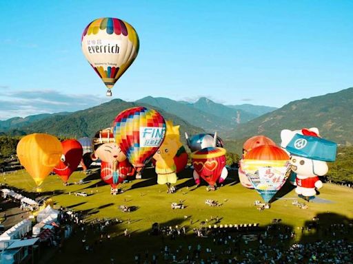 「國際熱氣球嘉年華」吸引3萬遊客登上台東鹿野高台 鐵花新聚落燈祭人潮爆滿 | 蕃新聞