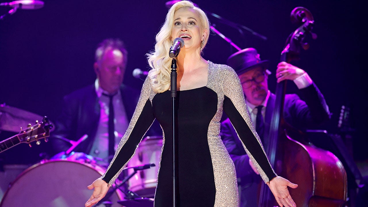 Kellie Pickler Performs Live for First Time Since Husband's Death