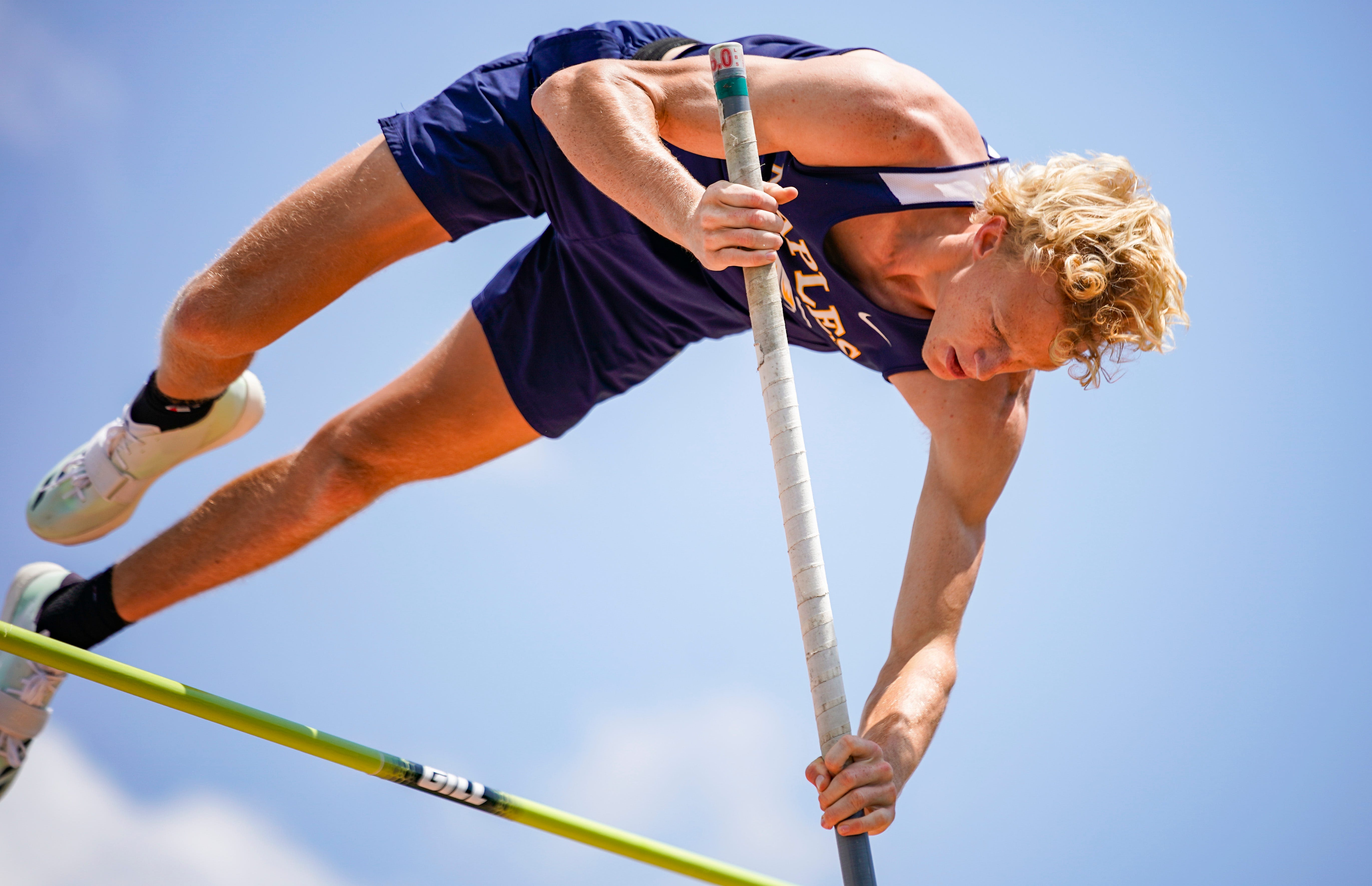 Setting a high bar: Naples pole vaulters Luther Mogelvang, Bates twins soaring to titles