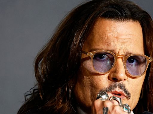 Johnny Depp asegura no estar "ni remotamente cerca de ser normal" en su sincera reflexión sobre la fama en Hollywood