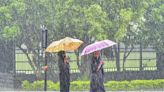 Rain Pain: Severe showers lash Mumbai, waterlogging reported; See pics - Rain makes Mumbai come to a standstill