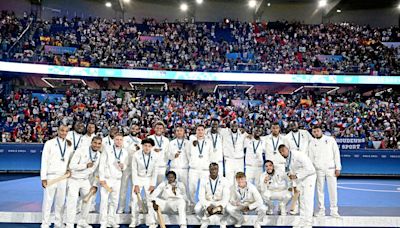 JO 2024 : l’équipe de France masculine de foot olympique remporte l'argent