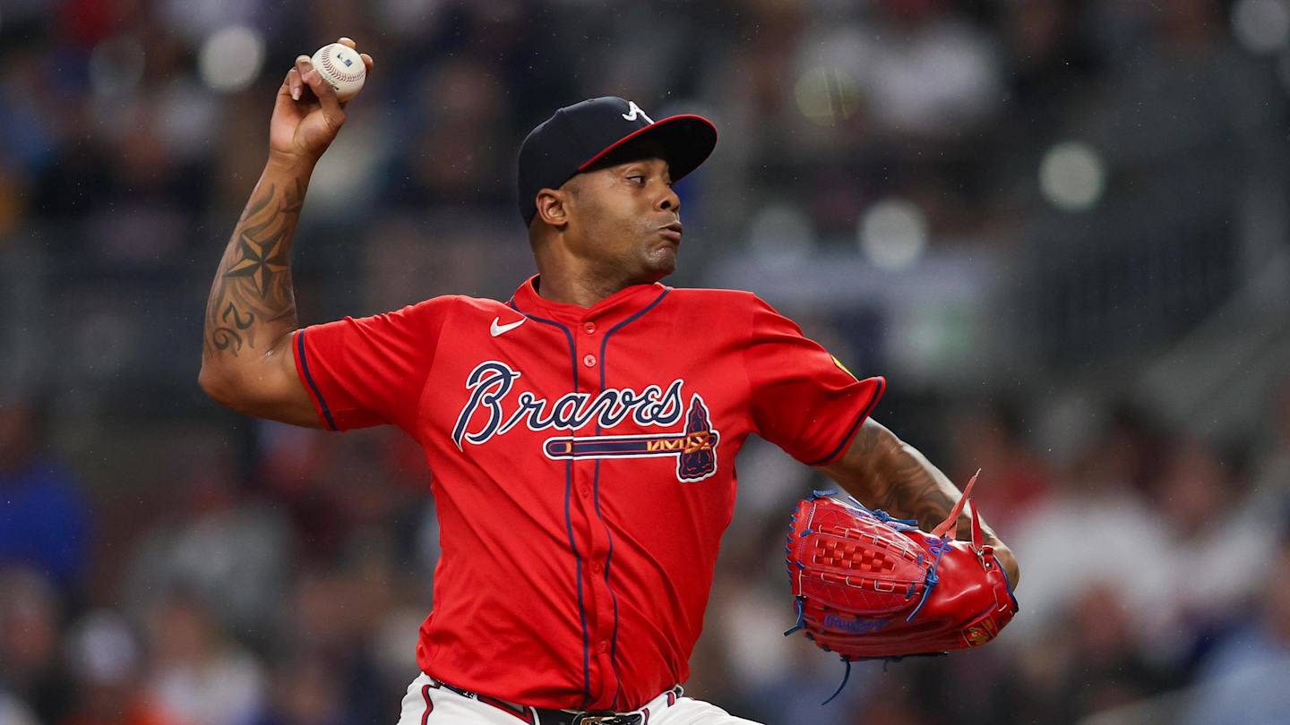 Braves' Bullpen Melts Down Late in Loss to Dodgers