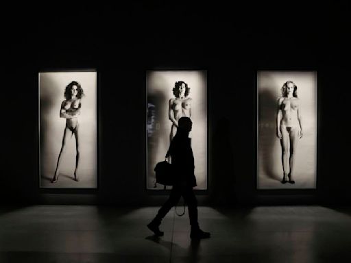 Recta final de la exposición sobre Helmut Newton de la Fundación MOP