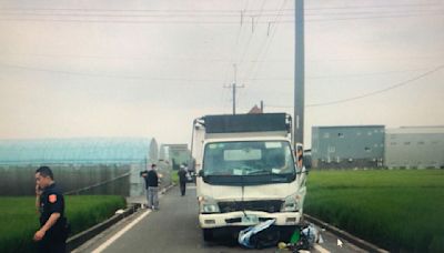 機車雙載遭回收車猛撞！嘉義夫妻「噴撞電桿、滾落水溝」雙雙不治