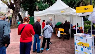 La Ciudad de Buenos Aires habilitó stands en las plazas porteñas para hacer más de 300 trámites