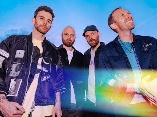 Coldplay adelanta su nuevo disco con explosivo single “feelslikeimfallinginlove”: escúchalo acá - La Tercera