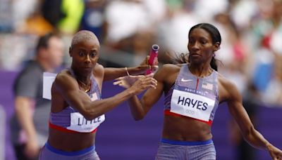 Athletics-U.S. dominate women's 4x400m women's relay qualifiers