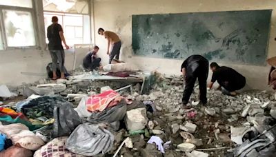 Ataque aéreo israelí mata a decenas de refugiados en una escuela de la ONU, dicen funcionarios de Gaza