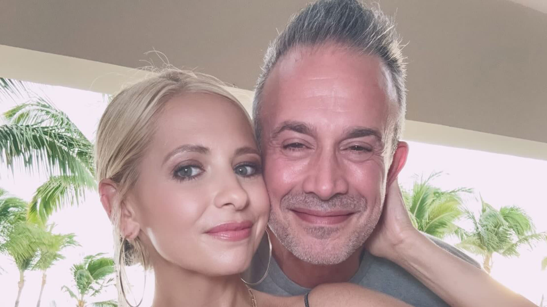 Sarah Michelle Gellar hasn't aged a day as she shines with husband on getaway