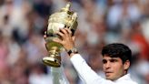Carlos Alcaraz venció a Novak Djokovic, amplió su reinado en Wimbledon y le abrió la puerta a la historia
