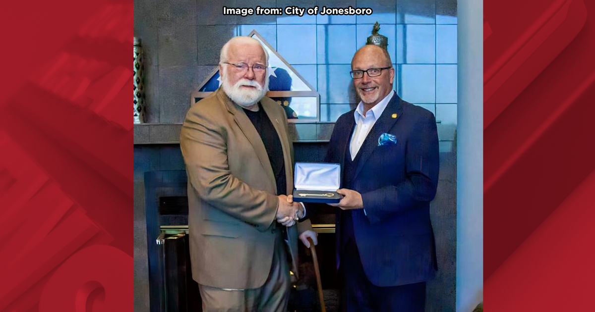 Danny Honnoll receives Key to the City of Jonesboro