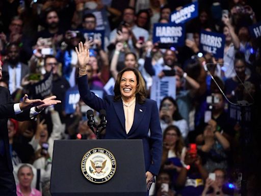 ¿Kamala Harris y Tim Walz impulsarán a los demócratas en las reñidas elecciones al Congreso de California?