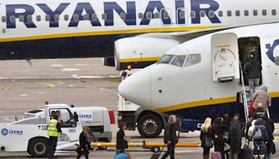 Incidente en un vuelo de Ryanair en Málaga: dos jóvenes agreden a un auxiliar lo que obliga a intervenir a la Guardia Civil