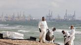 Las playas del Saler, l'Arbre del Gos y la Garrofera siguen cerradas al baño por el vertido de fuel