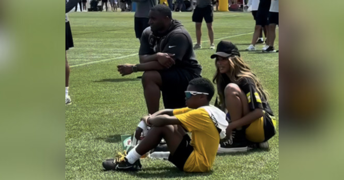Ciara stops by Steelers training camp to watch husband Russell Wilson