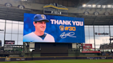 Brewers fans boo Counsell's return in Cubs matchup