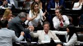 Diputados de Argentina aprueban en general paquete de reformas de Milei
