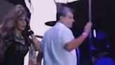 Reviven video donde esposo de Gloria Trevi la trata mal en el escenario