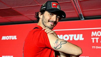 Bagnaia llega en racha a la pista que lleva tatuada en el brazo