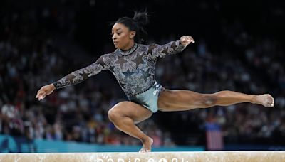 Más de seis mil cristales de Swarovski en menos de un metro de tela: la “proeza de ingeniería” que hace brillar a Simone Biles