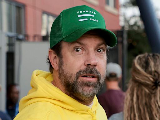 Jason Sudeikis tells autograph seekers in LA they 'scared' him