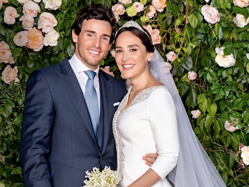 Recordamos los cuatro looks de novia de Tamara Falcó al cumplirse un año de su boda