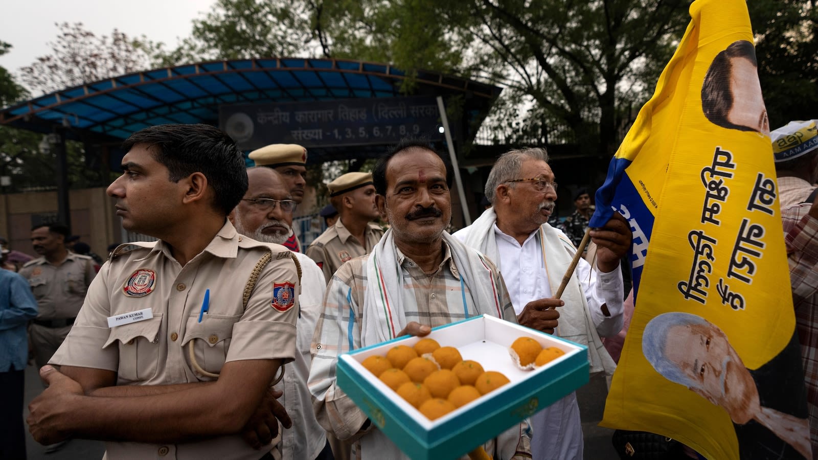 Top Indian opposition leader given bail by the Supreme Court enabling him to campaign in elections