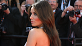 Eva Longoria est éblouissante à Cannes, dans une robe sirène au décolleté vertigineux