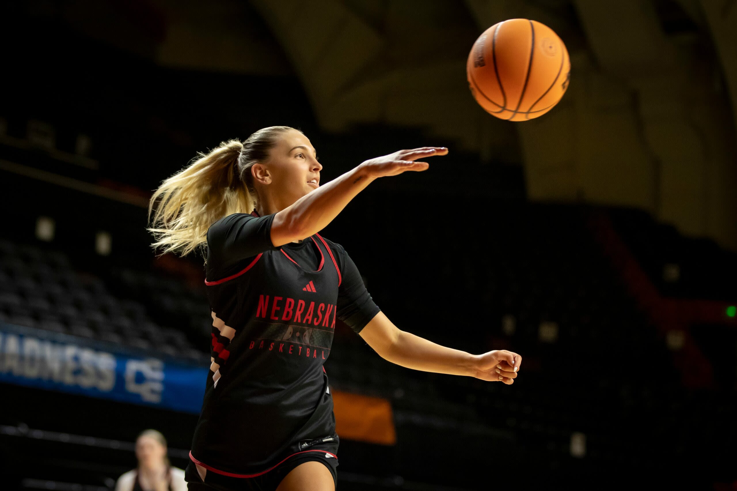 Shelley signs with Australian professional basketball team
