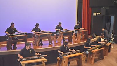 華梵大學舉辦孔廟音樂會 師生彈奏自製手作古琴